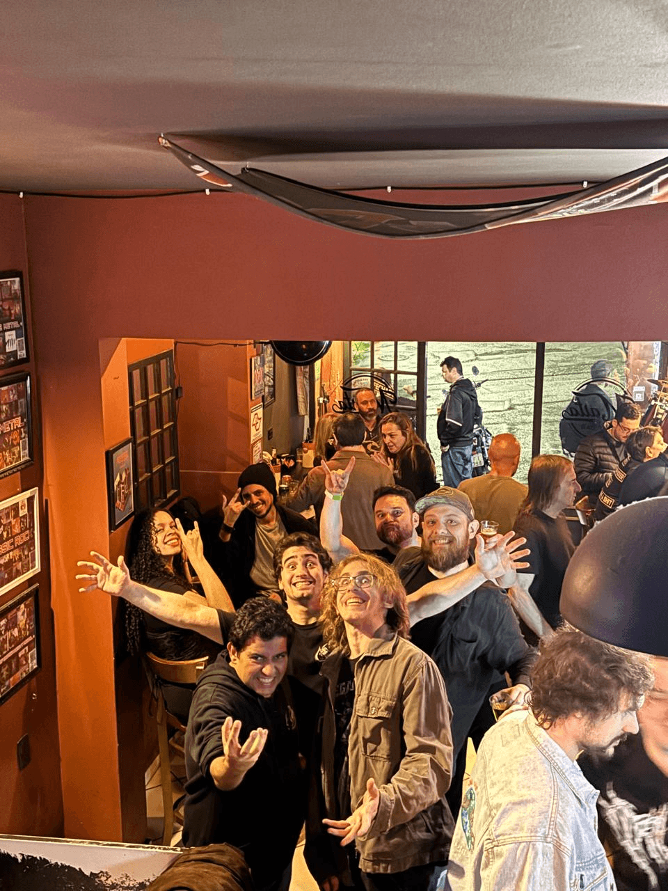 Amigos reunidos no Malta Rock Bar
